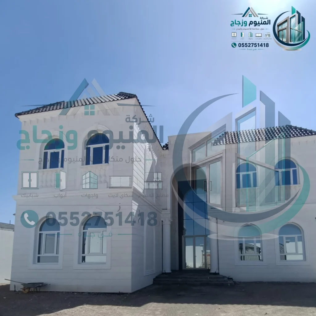 معلم وجهات زجاج